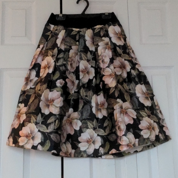 Simon's Floral Mid Length Skirt - Picture 1 of 3